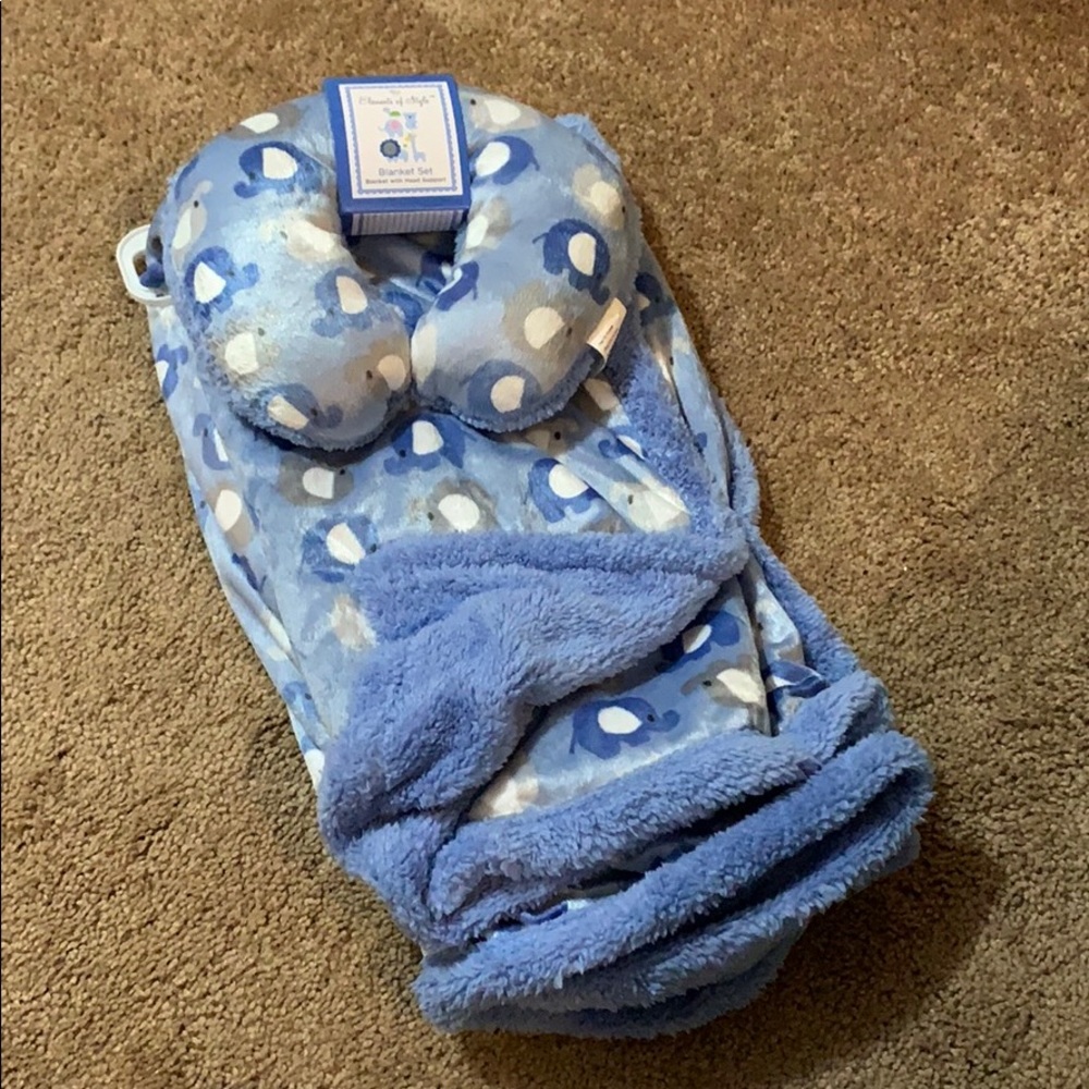 30” x 40” Blanket & Head Support Set